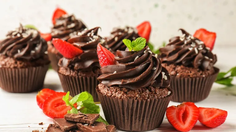 cupcake bombom de morango