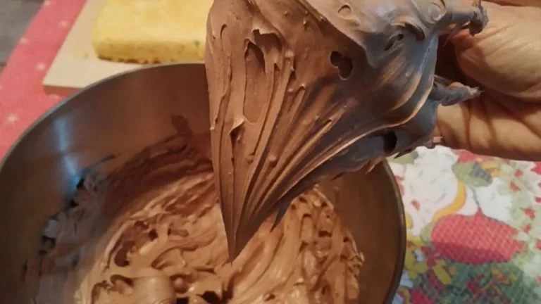 Imagem da Receita de Recheio Amanteigado de Chocolate para Bolo.