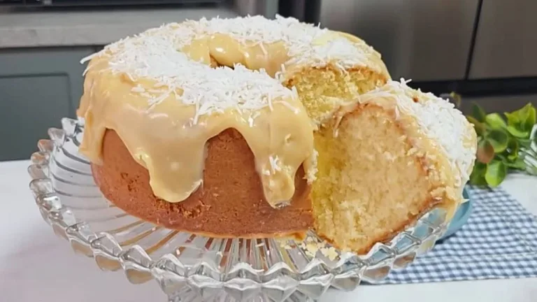 Imagem da Receita de Bolo de Coco Amanteigado com Cobertura