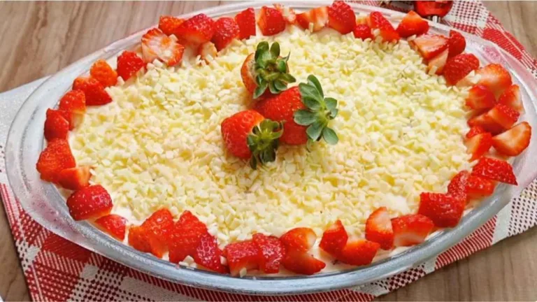 Imagem da Receita de Pavê de Nata com Morango: Não Vai ao Fogo - Fácil de Fazer