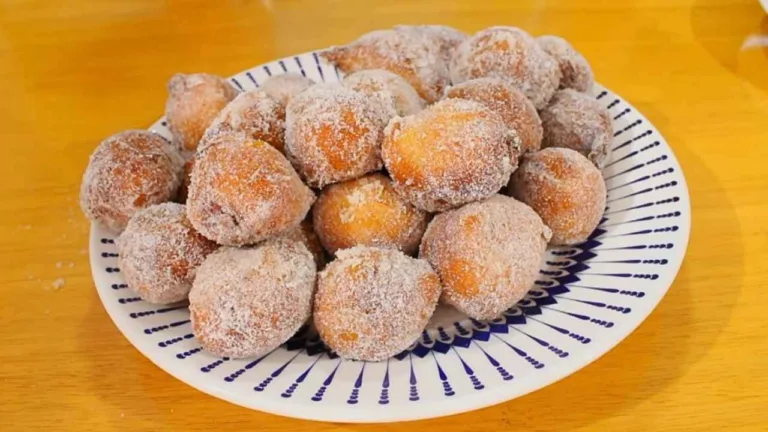 Imagem da Receita de Bolinho de Chuva de Banana com Leite Ninho.