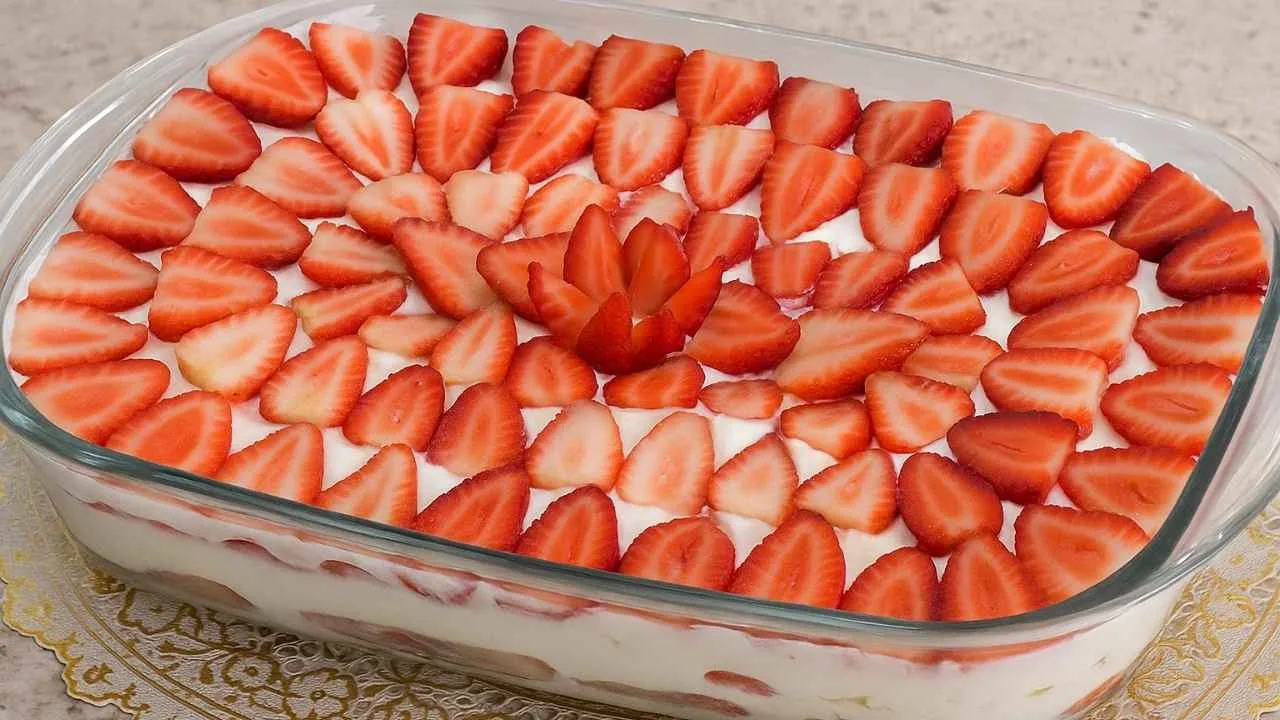 Imagem da Receita de Sobremesa Fácil de Morango com Suspiro.