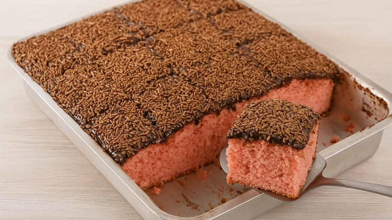 Imagem da Receita de Bolo Nesquik com Cobertura de Chocolate.