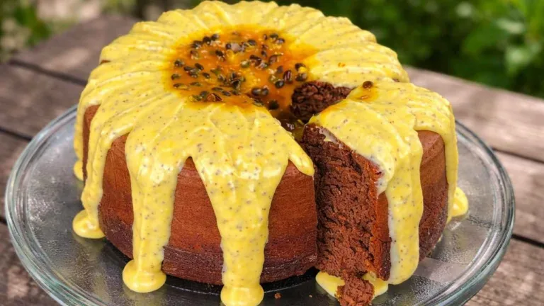 Imagem da Receita de Bolo de Chocolate com Cobertura de Maracujá.