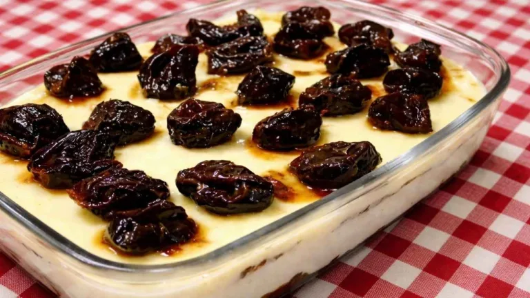 Imagem da Receita de Pavê de Ameixa com Bolacha Maisena.