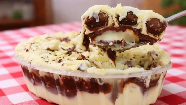 Imagem da Receita de Pavê de Ouro Branco com Bolacha Champanhe.