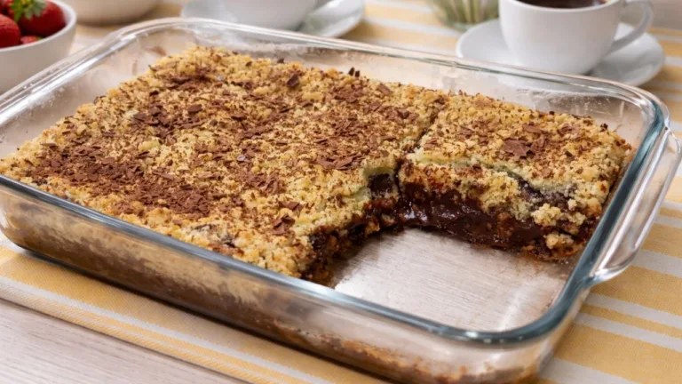 Imagem da Receita de Cuca Alemã com Recheio de Chocolate.