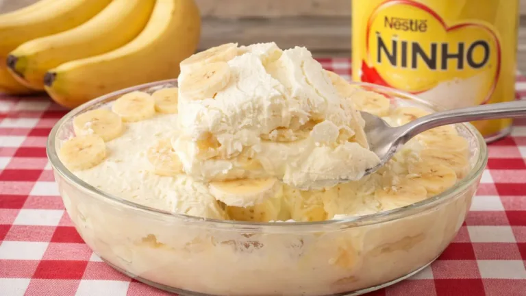 Imagem da Receita de Pavê de Banana com Leite Ninho.
