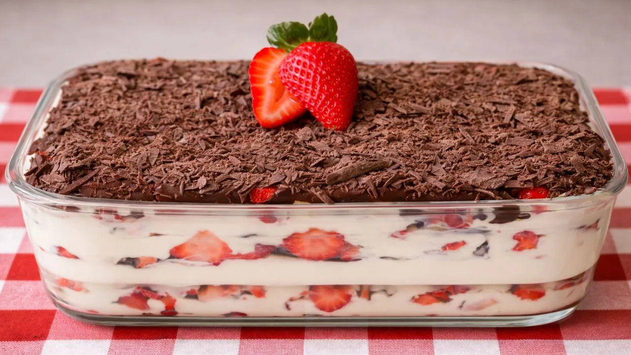 Imagem da Receita de Pavê e Comê de Chocolate com Morango.