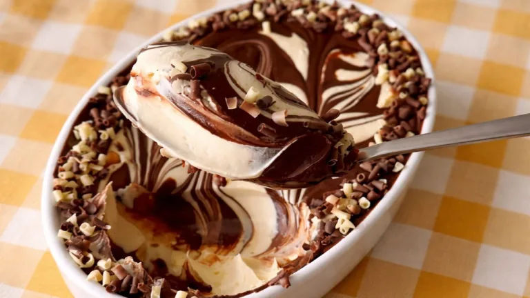 Imagem da Receita de Travessa Gelada de Ninho com Chocolate.