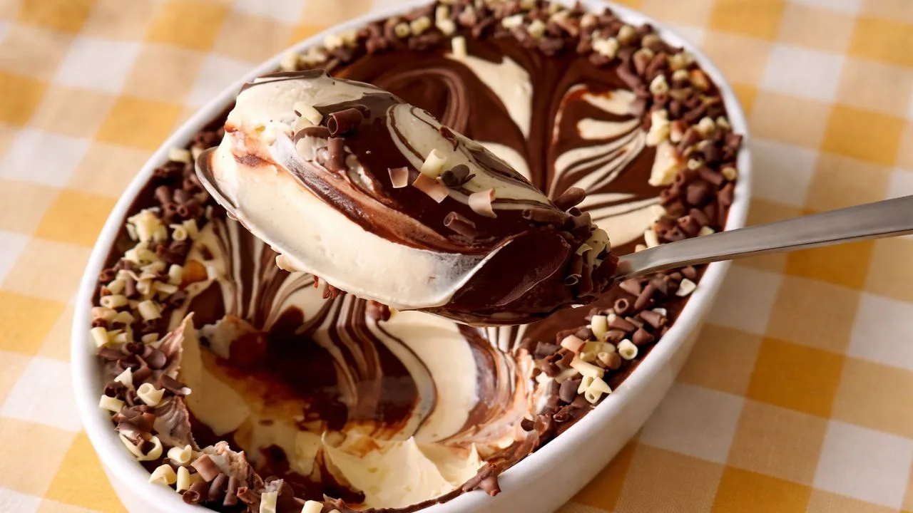 Imagem da Receita de Travessa Gelada de Ninho com Chocolate.