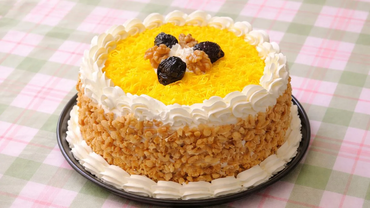 Imagem da Receita do Bolo Marta Rocha com Ameixa, Nozes e Creme de Gemas.