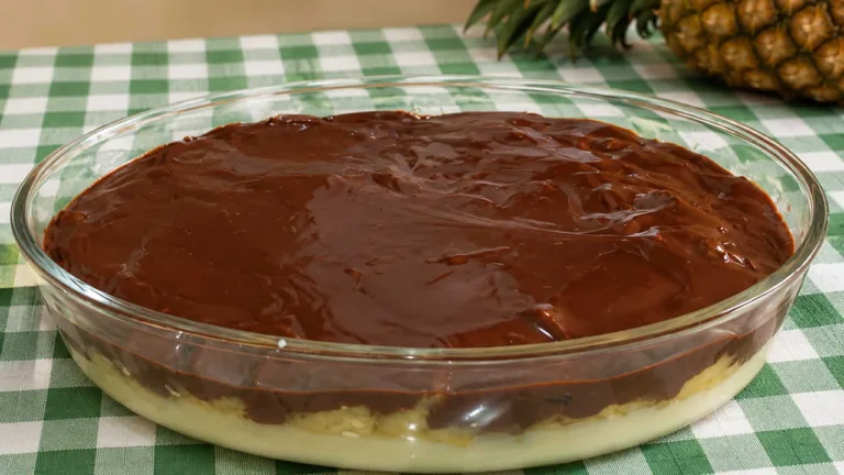 Imagem da Receita de Bombom Aberto de Abacaxi na Travessa.